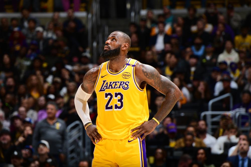 领衔主场成 领衔主场成