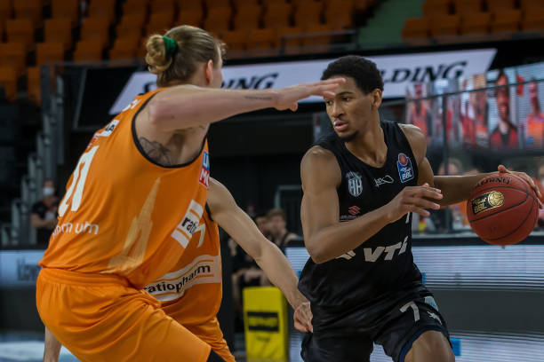 威胁不足成 威胁不足成