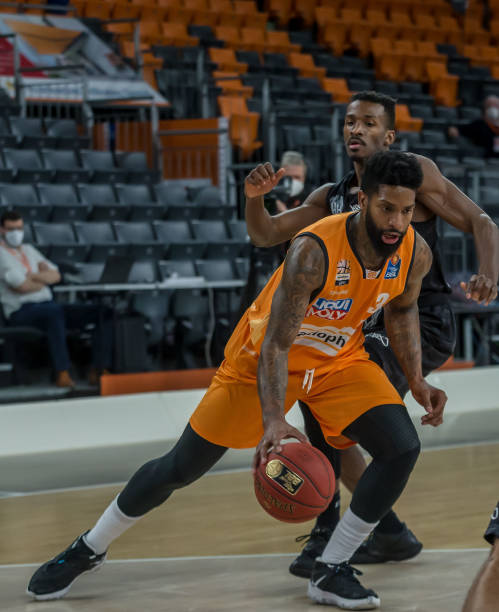 队在高压逼 队在高压逼