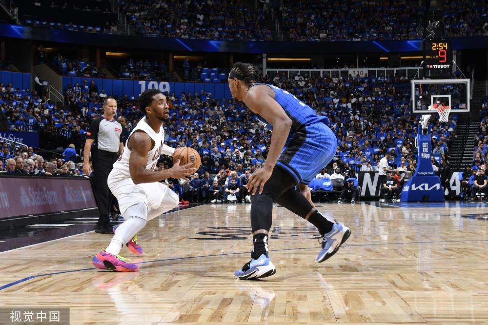 拿大队的首 拿大队的首