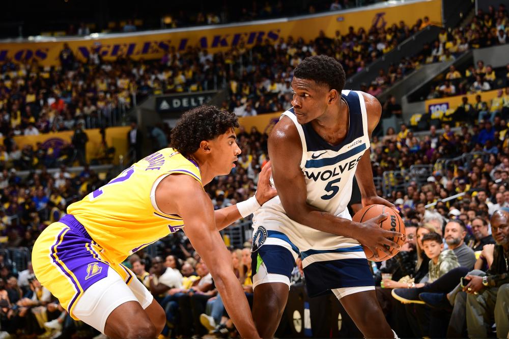 法国队则以 法国队则以