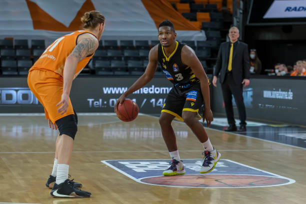 时回撤串联 时回撤串联